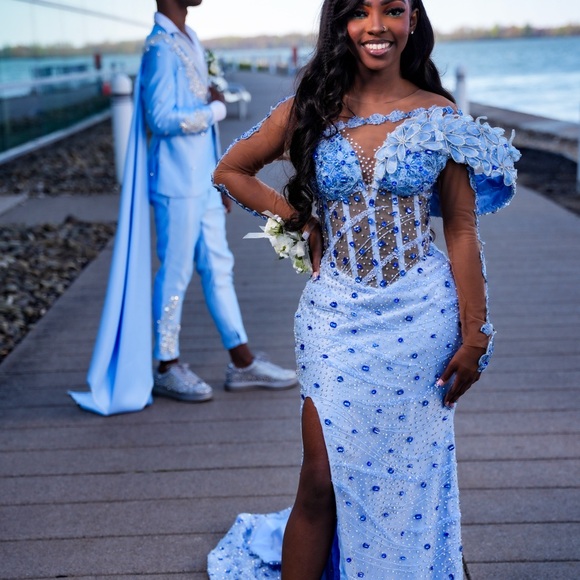 Elegant Blue Floral Women's Prom Dress - Picture 1 of 3